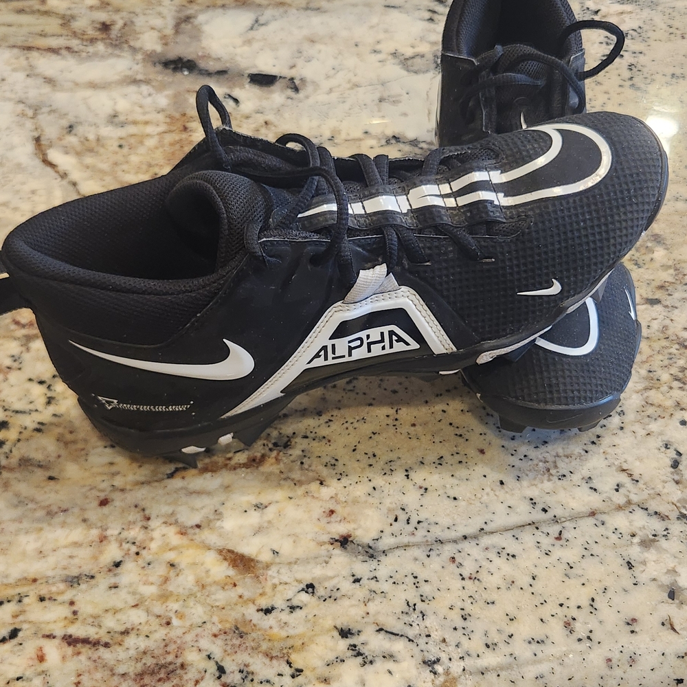 Nike Alpha Menace Pro 3 Football Cleats